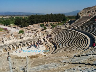 エフェソス 半円形大劇場 amphitheater アンフィシアター トルコ猫歩き 階段 劇場 大理石 景色